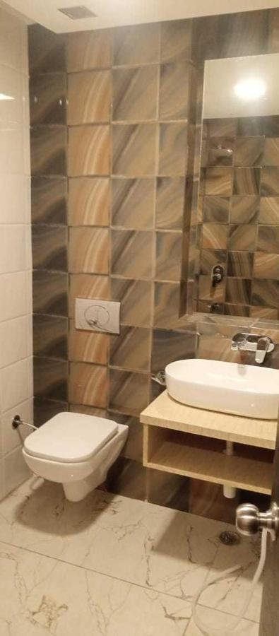 Oyo Mmc Hotel And Restaurant Мератх Экстерьер фото