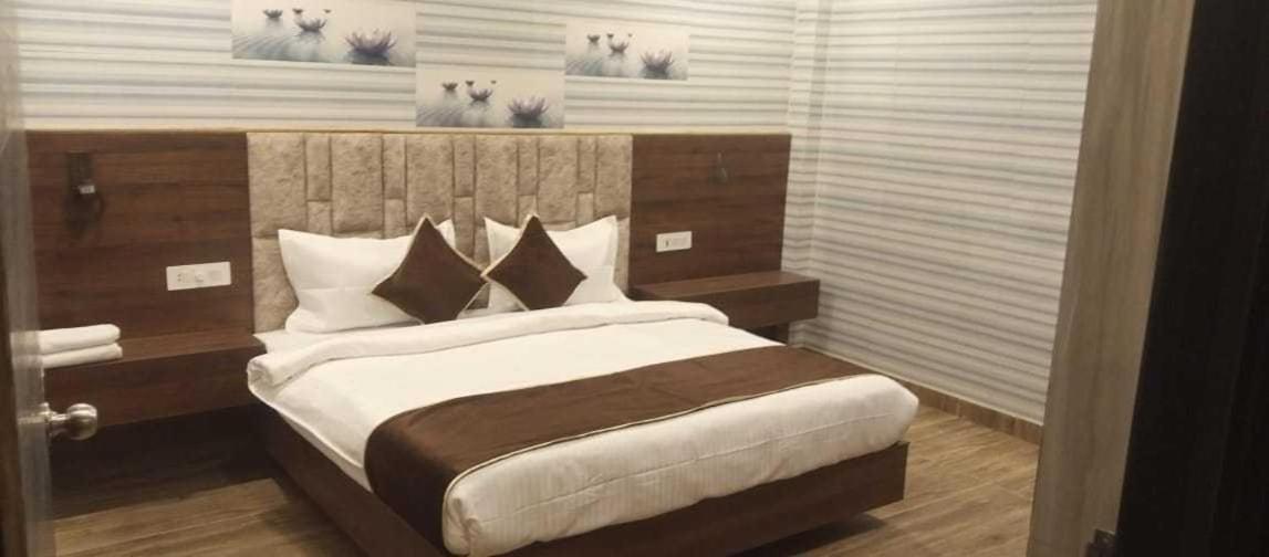 Oyo Mmc Hotel And Restaurant Мератх Экстерьер фото